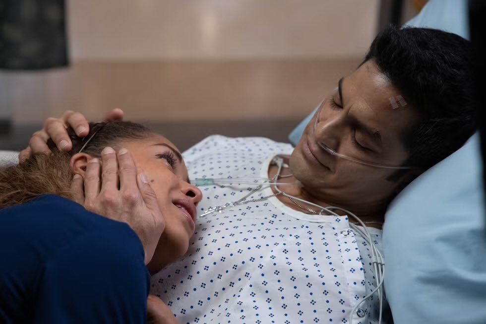 Santiagorh1818's tweet photo. Hace unos días empecé a ver ‘The Good Doctor’, pensé que en el caso del Dr.Meléndez iban a salir como en cada cap a inventar un cirugía extraordinaria para salvarle la vida, pero acaba de morir. Me dejó jodido. https://t.co/hGlWVc3yml