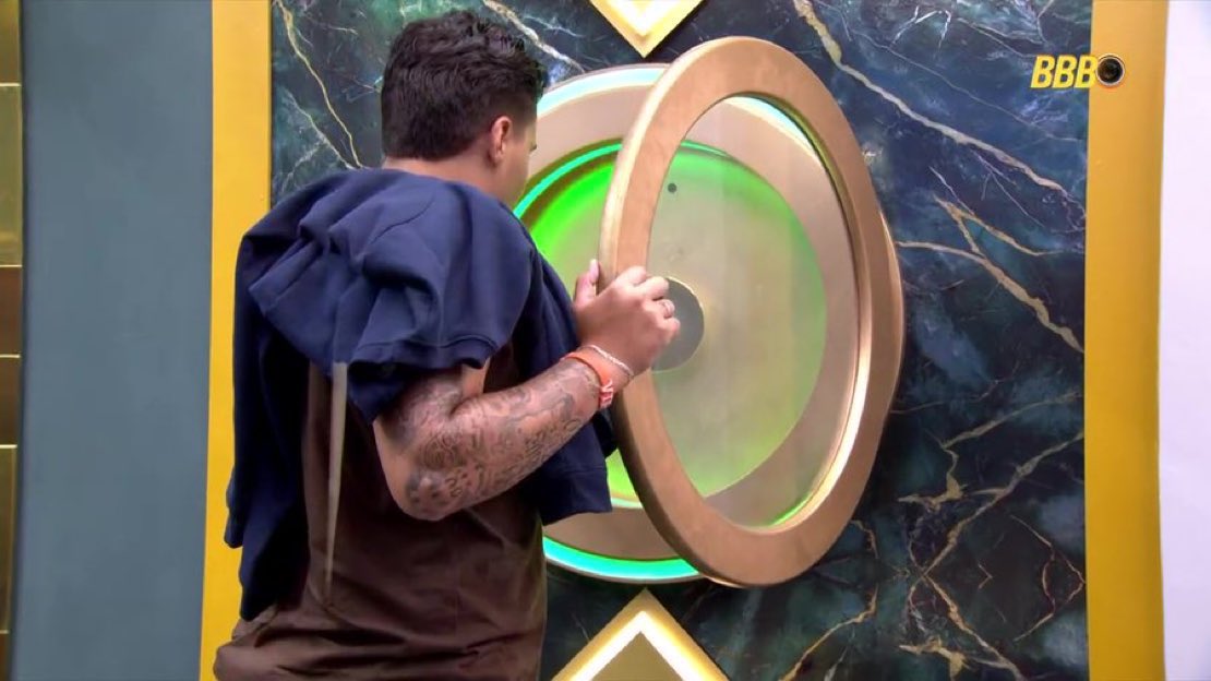 ijoaovv's tweet image. Isso só escancara que nada do que o Pedro fez foi loucura ou alucinação. Ele estava totalmente lúcido e consciente de cada ato. Apertar o botão prova que ele sabia exatamente o que iria acontecer e se antecipou para não ser expulso. Um sujeito desses não pode sair impune #BBB26