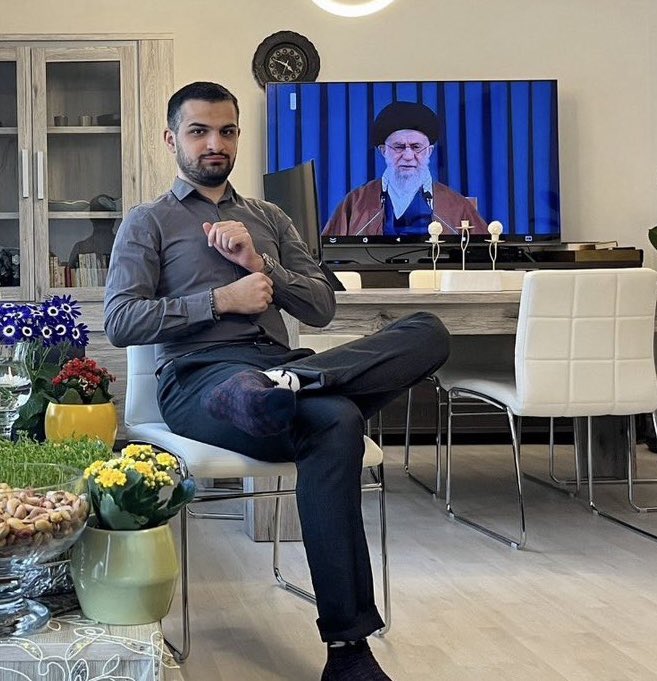 SAVAKIntel's tweet image. 🧵 THREAD: 

Meet @AryJeay, also known as Arya Mokhtari, the biggest pro–Islamic Republic propagandist here on X who spreads narratives that justify state violence and label Iranian protesters as “terrorists.” 

In this post, we’ll show the true Arya Mokhtari.