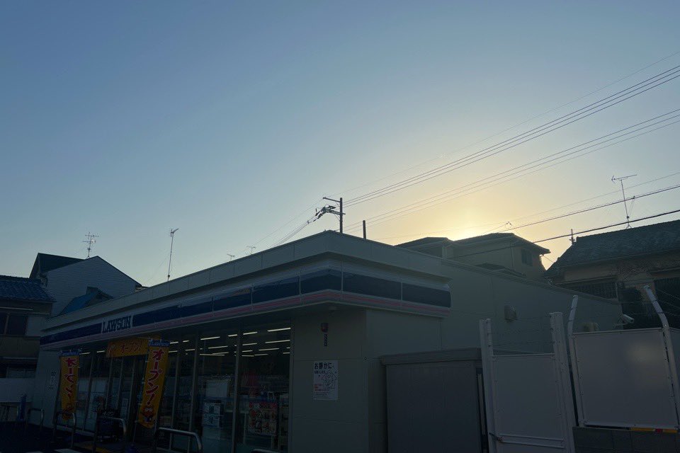 echo_xtz125's tweet photo. 自宅から徒歩2分の所にオープンしたローソン。
何故かオープン記念で野菜が安く売られていた。
今日はトマトのパスタだな。

 #イマソラ #宇治市 #冬の空 #スマホ写真 #MCPro #MyExtraLife https://t.co/8UkekPz7Sr