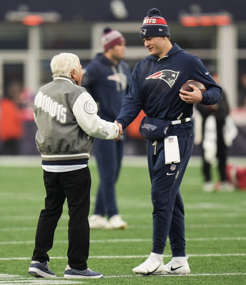 uSTADIUM's tweet image. The streak continues: For the 15th consecutive season, the AFC Championship will feature the Patriots or Chiefs — But the first one since 2011 without Tom Brady or Patrick Mahomes.