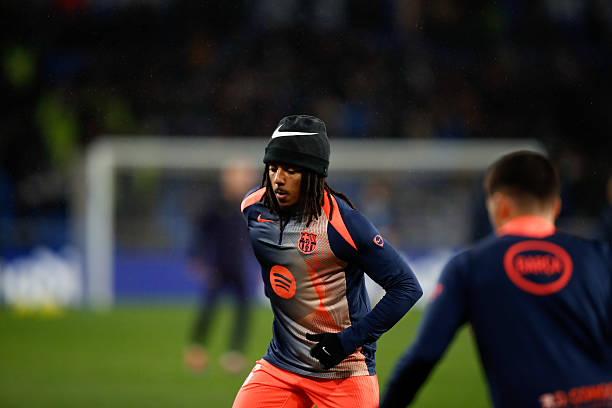BouafifNour's tweet photo. We seriously have to do something about Kounde. Move Eric to right back and play Martin at center back or just start Cancelo or do something because it is unacceptable for a player to keep performing like this all season and still start every game. 

I’m not trying to put this whole game on him we lost mainly because of missed chances. I’m talking about his form in general this season not just today.