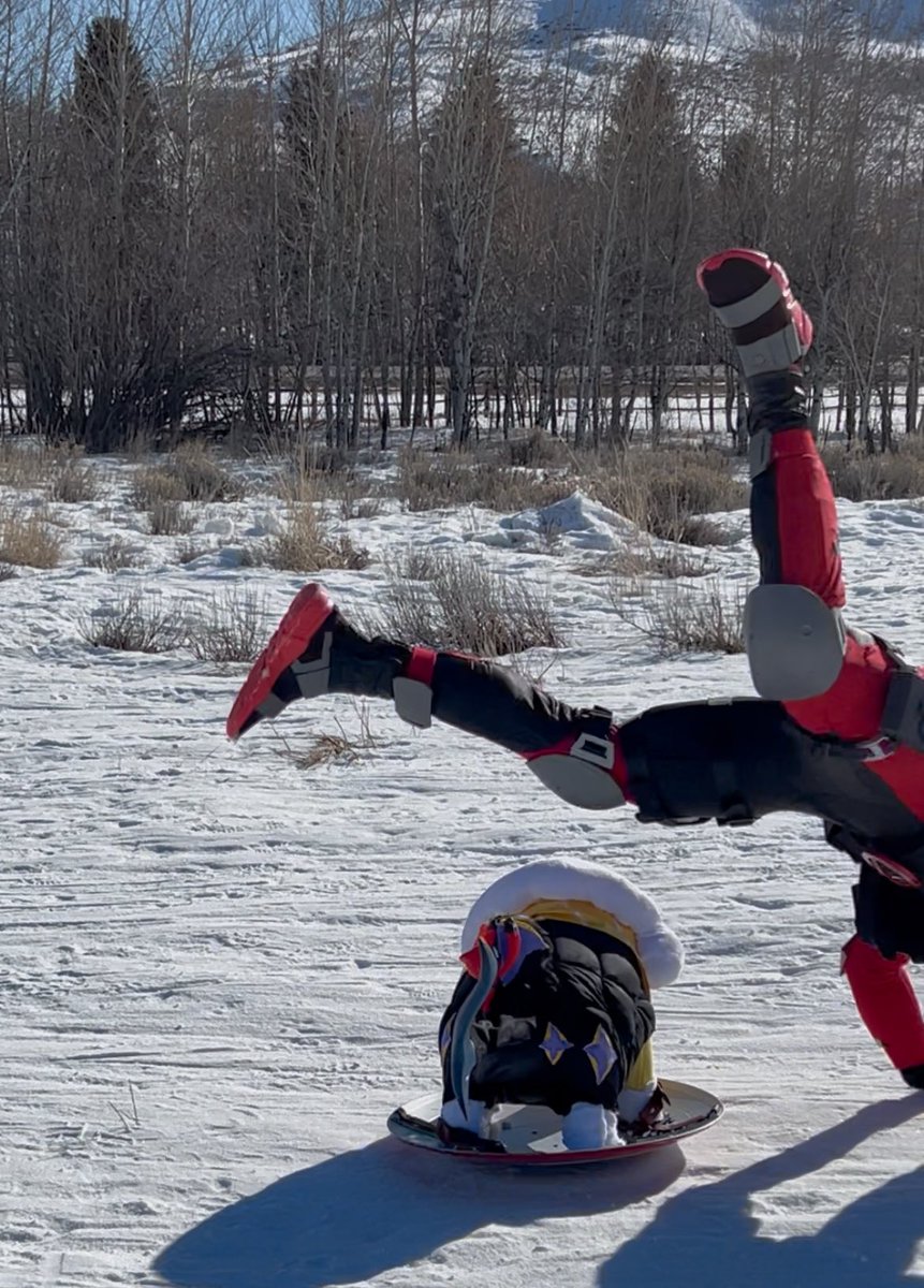 Sentinel_pr1me's tweet image. Sledding day!                                     #marvelrivals #deadpool #jeffthelandshark