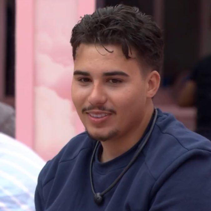 euosodrac's tweet image. As primeiras tretas de Ana Paula Renault em suas edições do BBB foi com homens que tem atitudes e caráter duvidoso e ela não errou nenhuma vez em seus pontos e faro. A mulher é boa! #BBB26