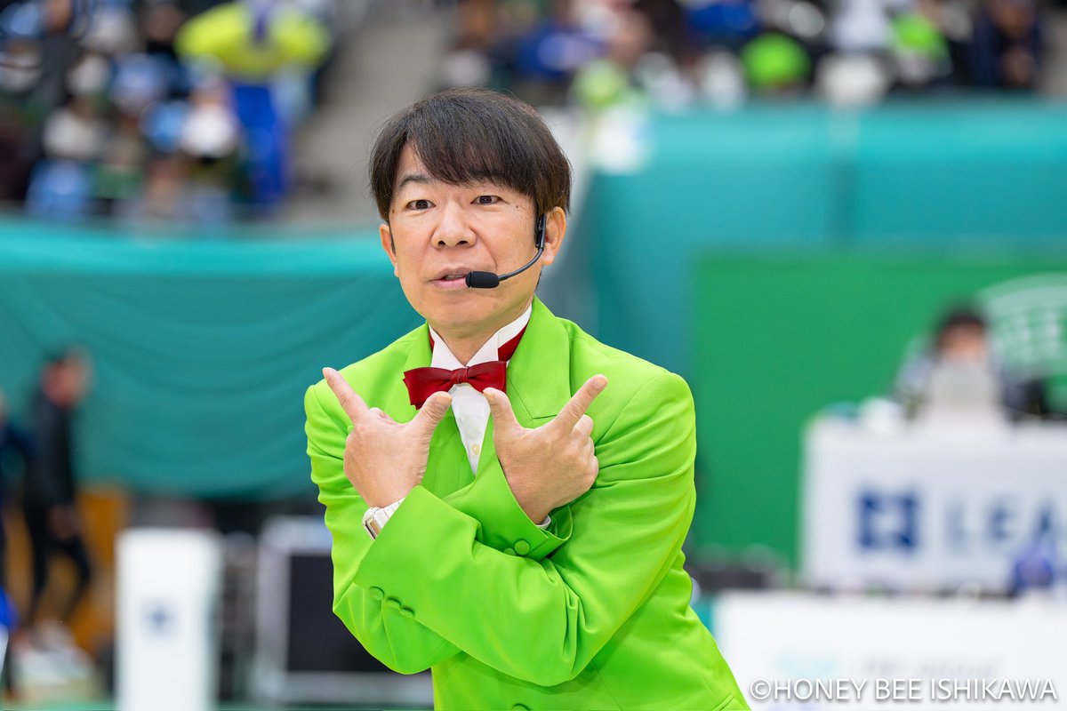 hbi_1975's tweet photo. 【📸】

／
MATCH PHOTO 
＼

vs.アランマーレ富山

オープニング、ハーフタイムの #BEESTAGE では、ダンディ坂野さんが登場👉👉
終始会場を盛り上げてくださいました🤩

#ハニービー石川
#BeethePower 
#リーグH https://t.co/42MtUnxVpA