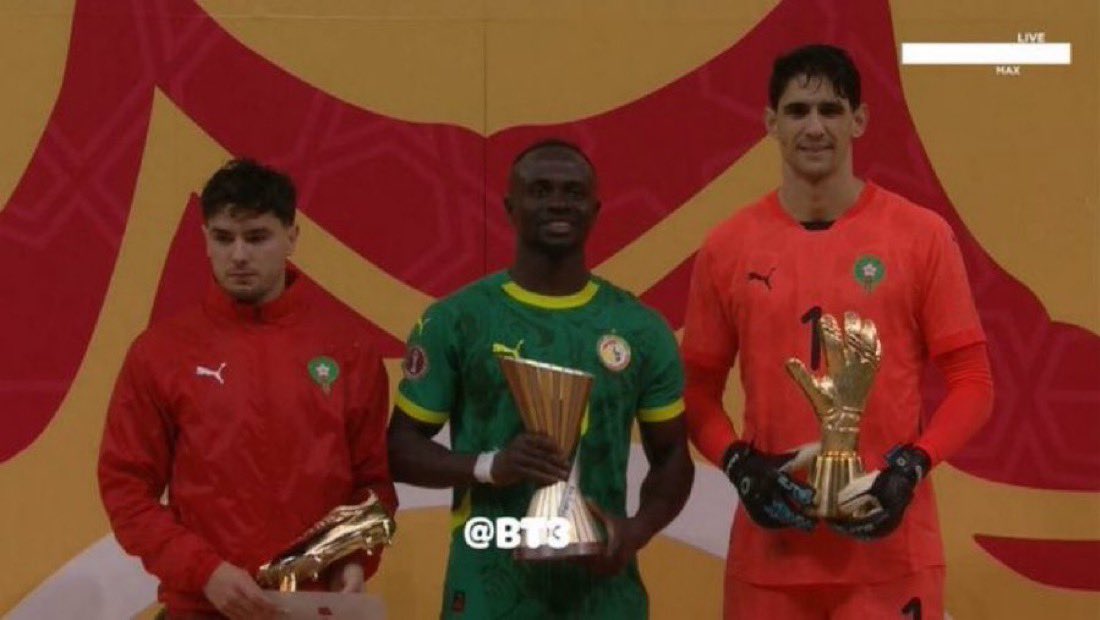 UTDTrey's tweet image. Nah this picture is killing me bro😭😭😭