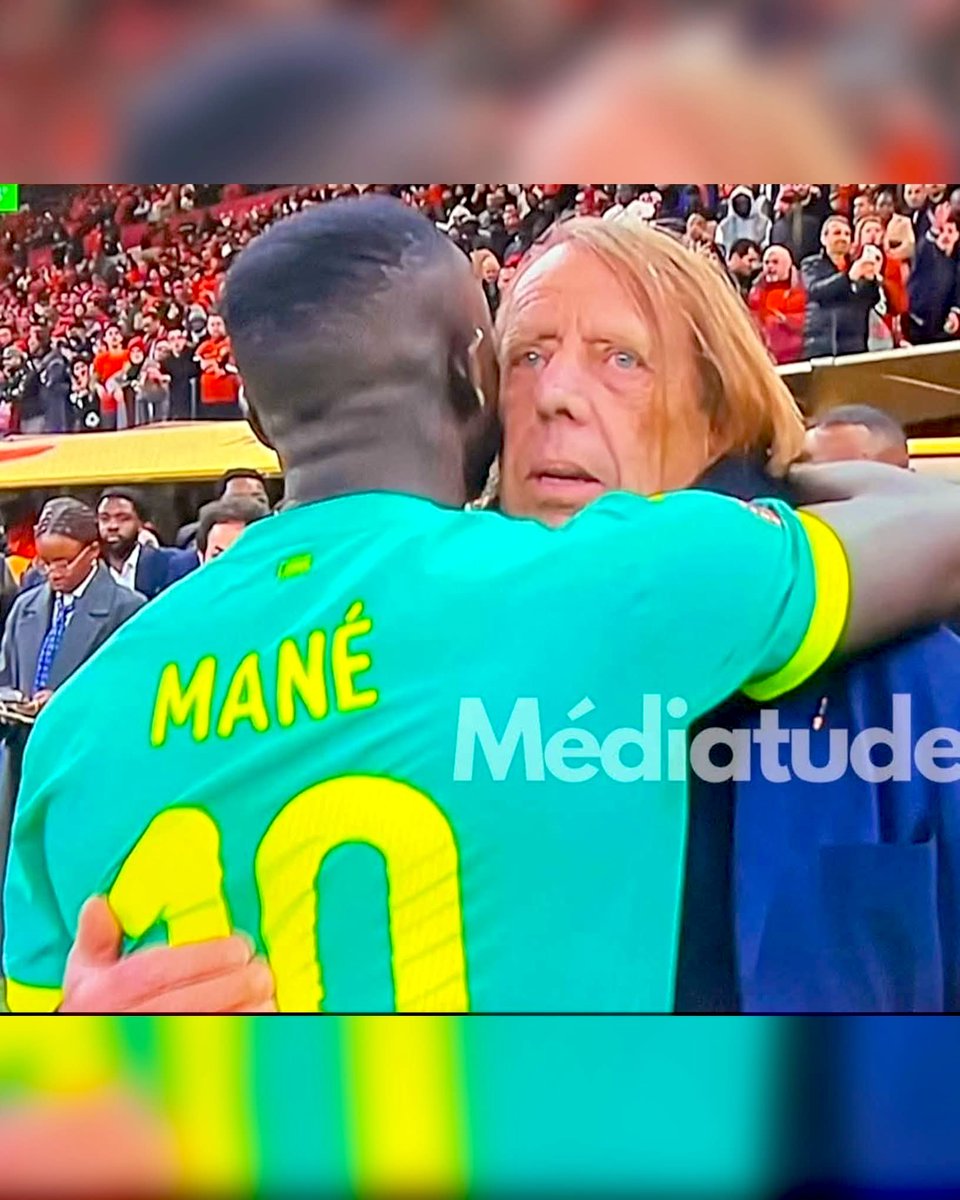 #كلود_لوروا أقنع #ساديو_ماني باستئناف اللعب .
#المغرب_السنغال ⚽️