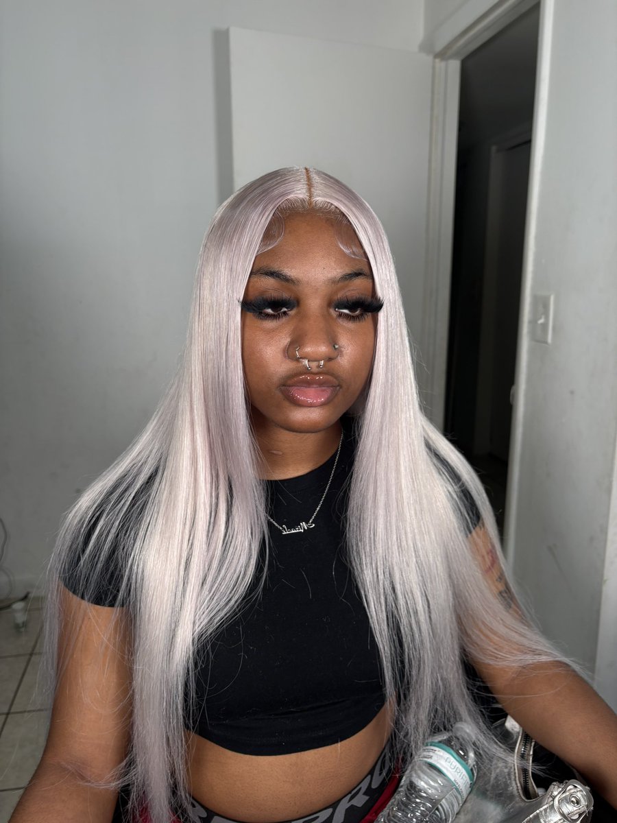 ninihiddens's tweet photo. this installing wigs shit starting to get easierr book @teeslayedd on ig 💙 https://t.co/CeXiZSEzvd