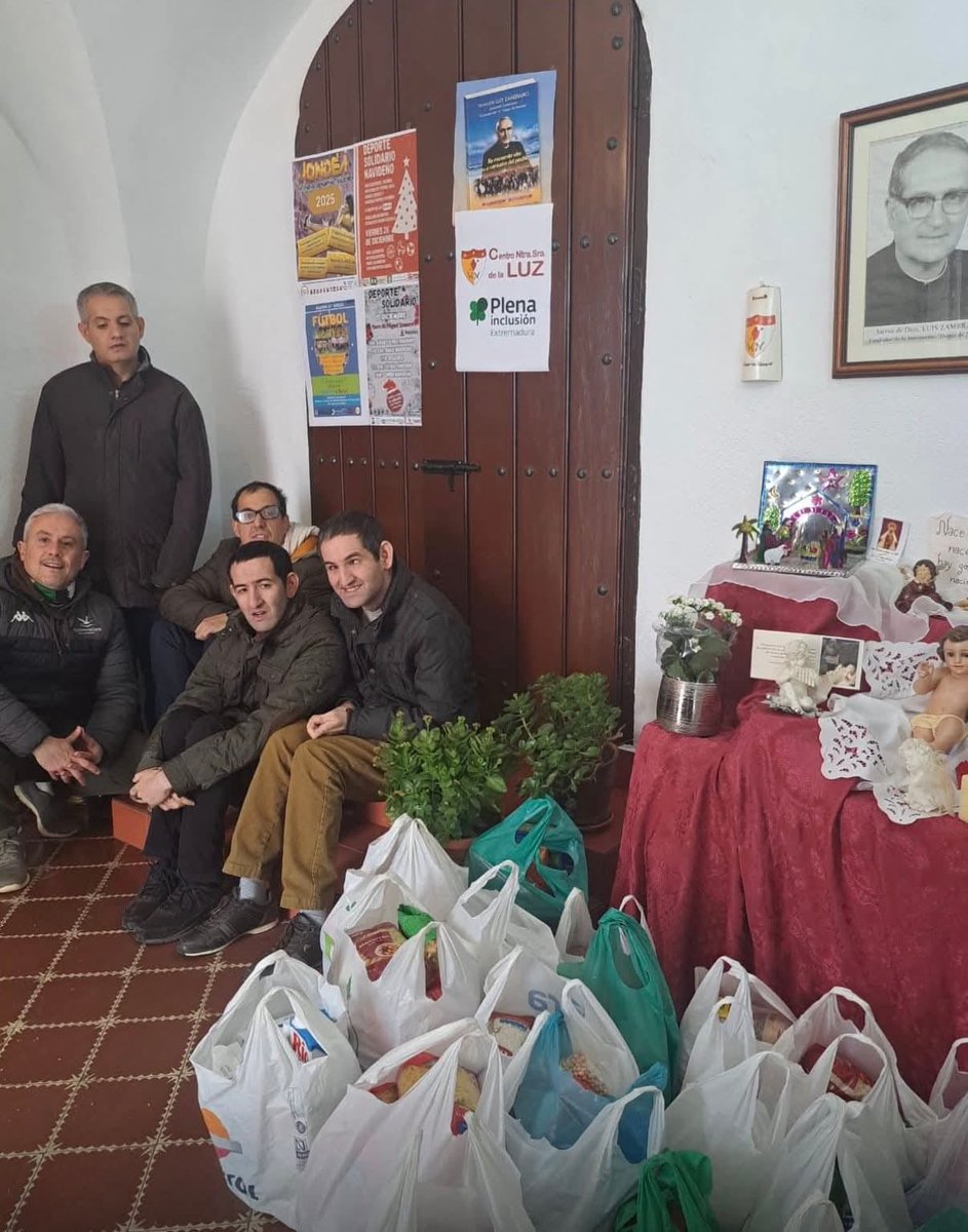 CarrizoDXT's tweet photo. Campaña Solidaria JONDEA 2025.
Deporte y alimentos, hemos entregado al Hogar de Nazaret en Almendral destinados al Colegio de Nuestra Señora de la Luz de Badajoz.
Almendral, Higuera de Vargas y Torre de Miguel Sesmero.
🟢Dinamización⚪Deportiva⚫
MANCOMUNIDAD DE OLIVENZA https://t.co/dy04n1bmv3