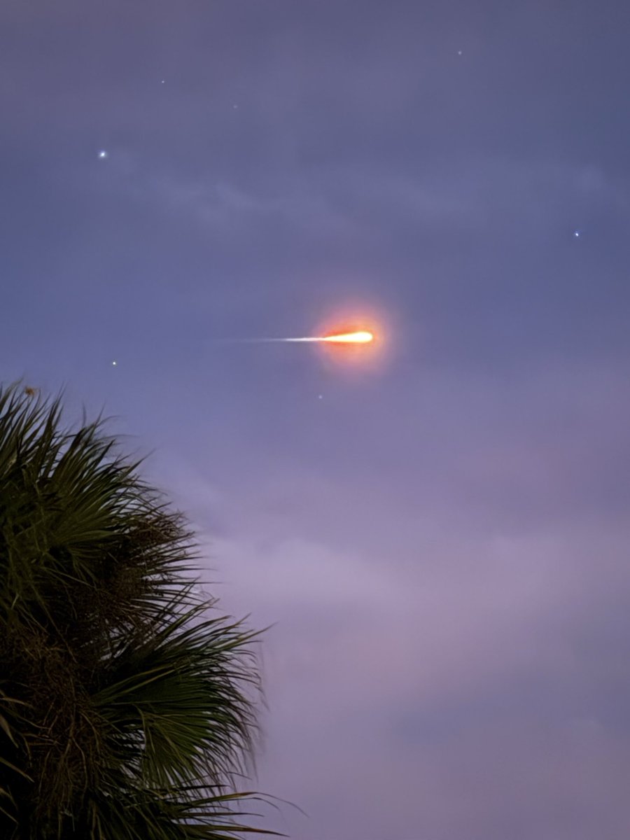 LauraHromika's tweet photo. Launch tonight from the Cape, beautiful https://t.co/B7HK5PsAbv