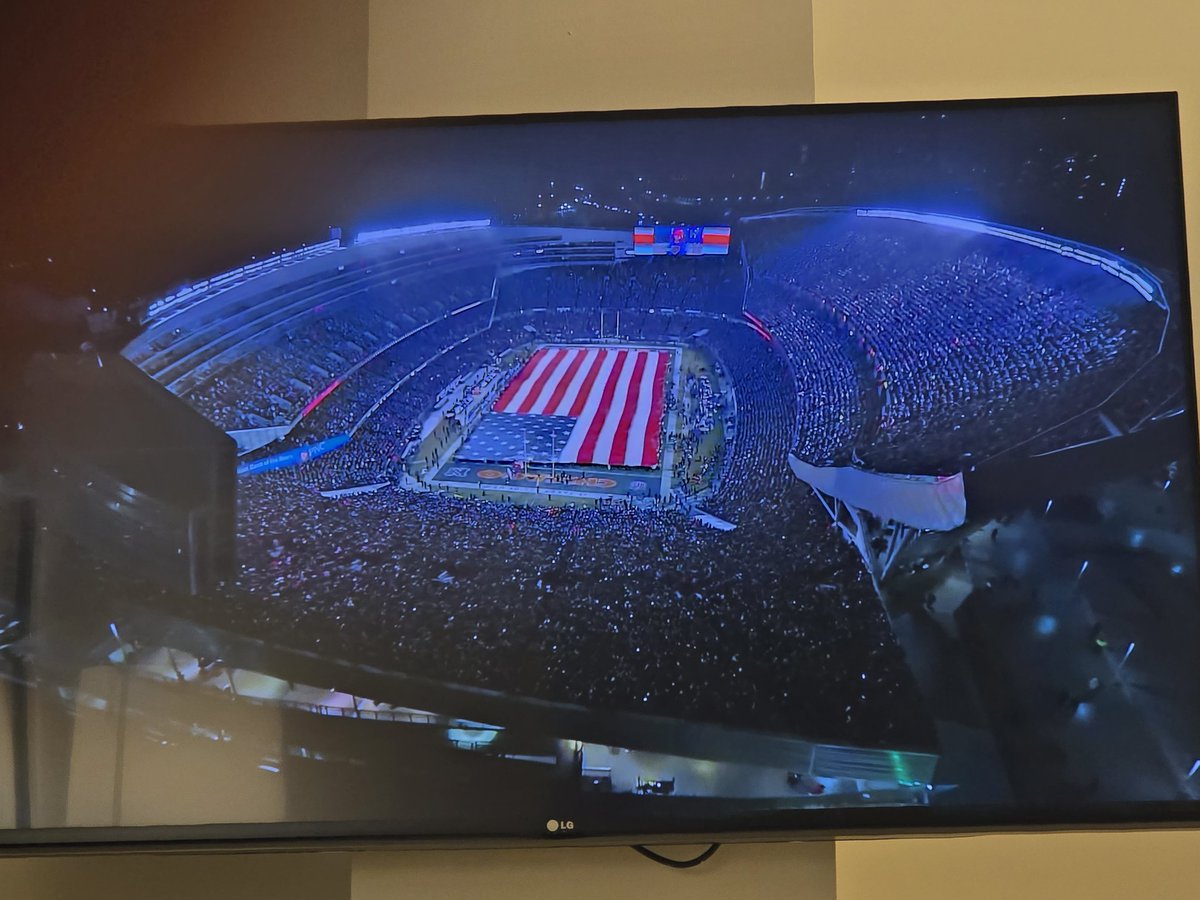 Grafting in the land of the Free, and the home of the Brave.

No messing about, watching the NFL playoffs and seeing no wet wipes offended by their flag.

🇺🇸🇺🇸🇺🇸🇺🇸🇺🇸🇺🇸🇺🇸