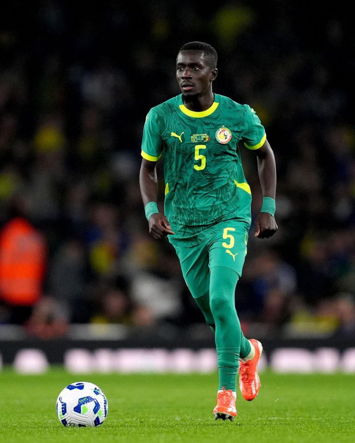 ecris_le_tien's tweet image. Gana Gueye qui joue toutes les minutes des 7 matches à 36 ans 😭