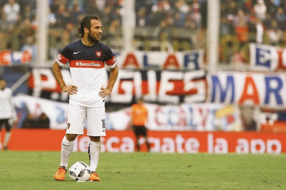 Completamente entendible que esten todos recordando el 2016. 

Yo también lo extraño al Rey Fernando 👑🔙