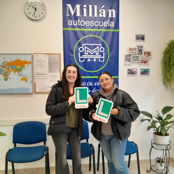 NUESTRAS PRIMERAS CONDUCTORAS DEL AÑO, LYDIA Y MISHELLE. ENHORABUENA CHICAAS !! 🤗🤗🍀🍀
