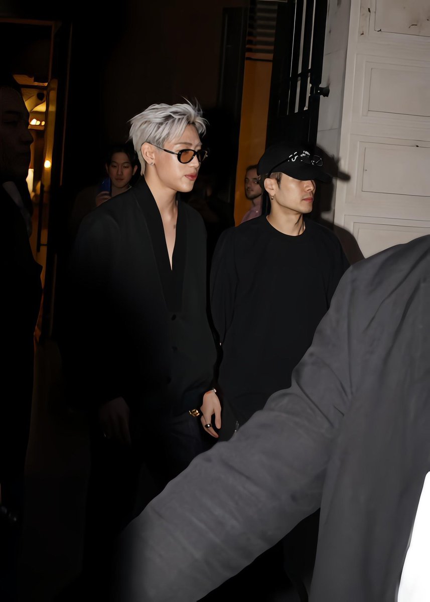 eyesonjackbam's tweet image. Both Jackson Wang and BamBam are in Paris now🇫🇷

#JackBam #JacksonWang #BamBam #LouisVuitton #LVMenFW26