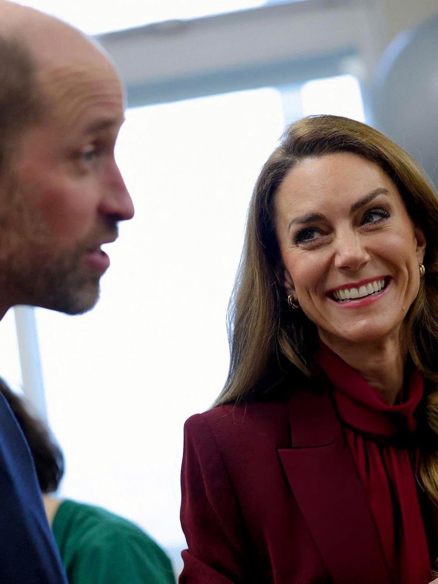 After more than 20 years of relationship and almost 15 years of marriage, Catherine still looks at her man as if he were the most precious person in her eyes (+ her children of course). They have been through so much together but their love is still there, even stronger 🥺❤️