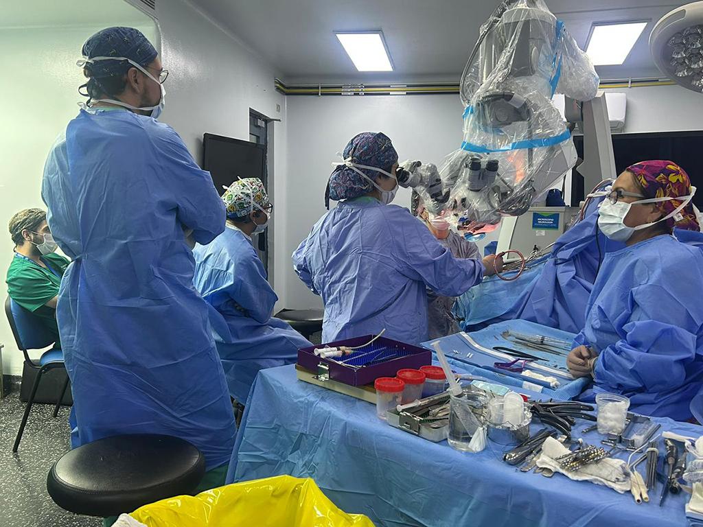 Monserrat Arroyo, neurocirujana Uchile, realiza histórico bypass cerebral de alta complejidad en el Hospital Clínico Universidad de Chile <a href="/redclinica/">Hospital Clínico Universidad de Chile</a>  uchile.cl/u236715