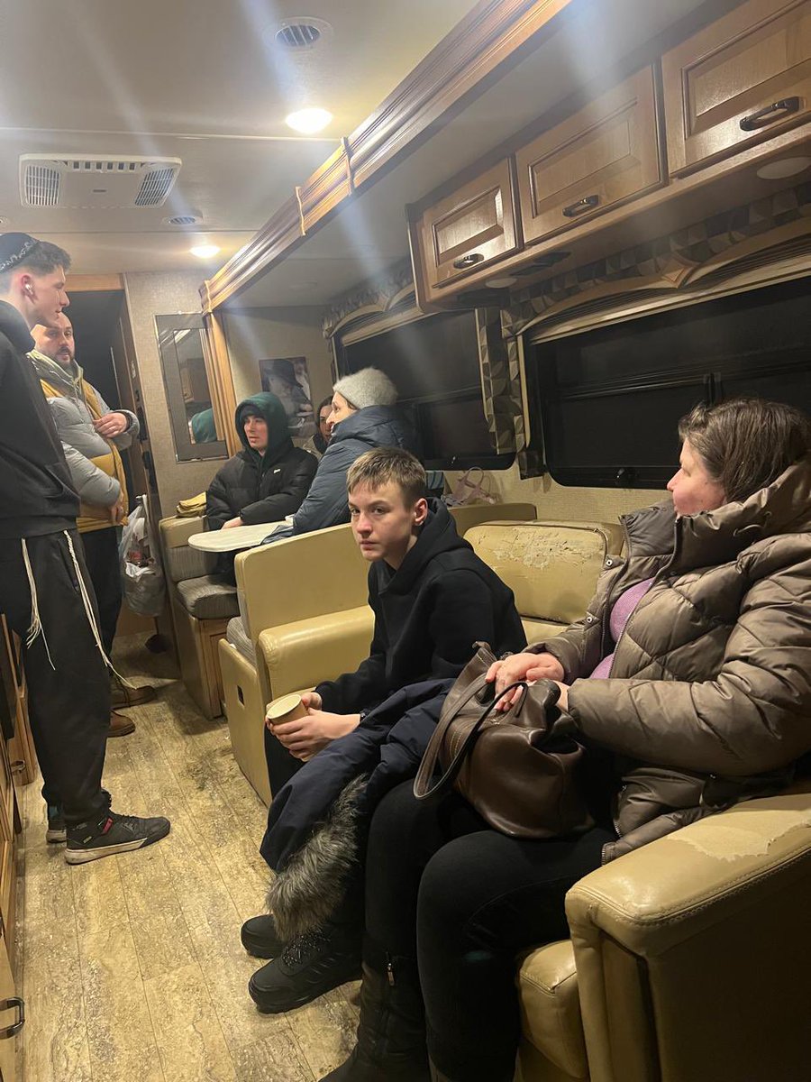 Our Mobile Resilience Centers "Mitzvatanks" continue their shifts, working in various locations in Kyiv. Here, people can warm up in a cozy room, drink hot tea, or charge their gadgets. Everything is absolutely free! Temperature in Ukraine is currently reaching -21 °C/ -5.8 °F