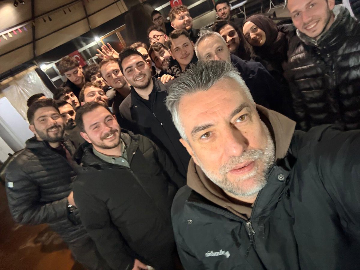 ilhanocaklisile's tweet photo. Soğuk bir kış akşamında, Gençlik Kolları Başkanımız Ahmet Şimşek’in daveti üzerine gençlerimizin içimizi ısıtan sohbetletine ortak olduk.

Ülkemizin güçlü yarınlarının en büyük teminatı olan gençlerimize davetleri için teşekkür ediyorum.  

Yolunuz açık, heyecanınız daim olsun. https://t.co/Kxzz8o7dEr