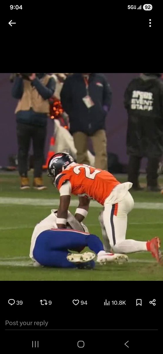 drh1144's tweet photo. @GeneSteratore Come on man. This is a catch. https://t.co/OaEumP4UyY