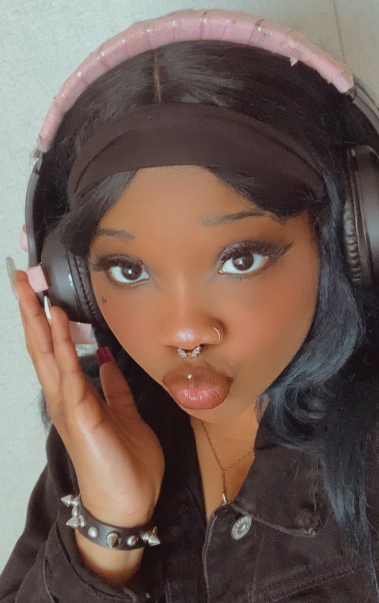 arc raiders collab stream with some baddies 💕 twitch.tv/geauxgizzy LIVE RN RN RN