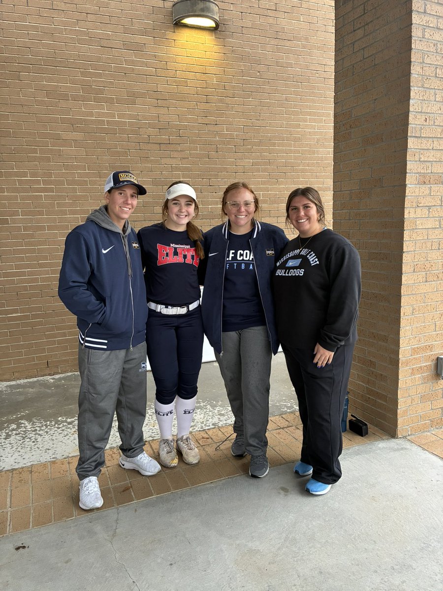 Had a blast this weekend at Gulf Coast! Thank you to <a href="/IzzyWerdann/">Izzy Werdann</a>, <a href="/coach_duke22/">CoachDuke</a>, Coach Kailey, and the players for hosting such a great camp and opportunity. Go Bulldogs! 🐾🥎