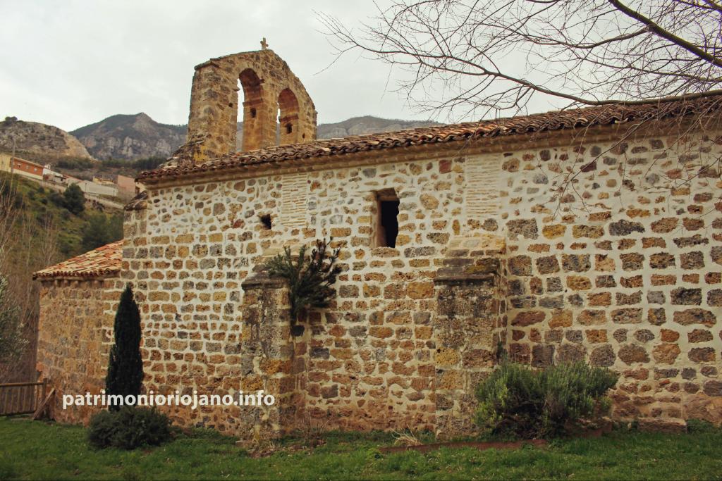 La Rioja y sus ermitas.
Leza de Río Leza y su Ermita de San Martín. (Siglo XIII). 

"Edificio de una sola nave de
tres tramos divididos por arcos y con cabecera cuadrangular más
estrecha y baja. La nave estuvo cubierta con bóveda de lunetos que ya
ha desaparecido...".