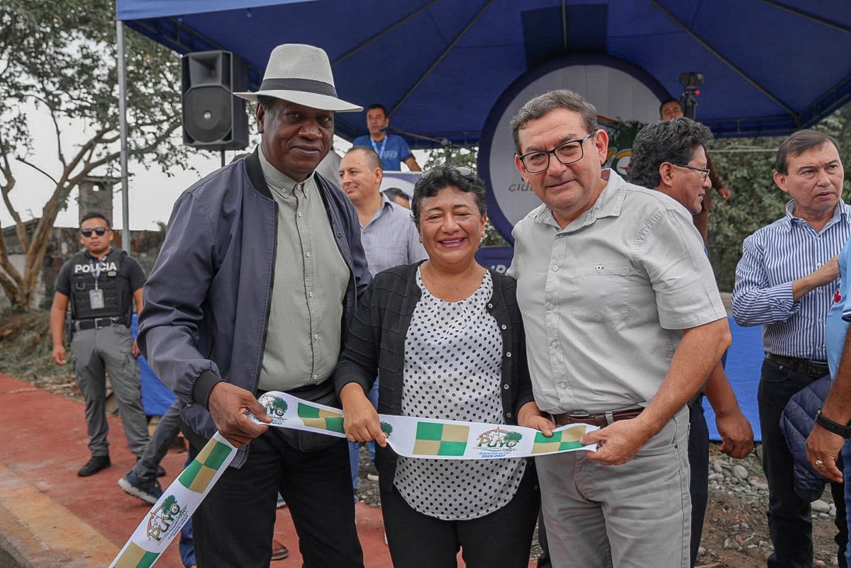 OswaldoVal14's tweet image. 👏🏼 Acompañamos al alcalde del cantón Pastaza Germán Flores Meza, en la entrega de la obra de alcantarillado pluvial, asfaltado, aceras y bordillos del barrio La Merced, una intervención emblemática que tiene como objetivo primordial mejorar la calidad de vida de sus habitantes.…