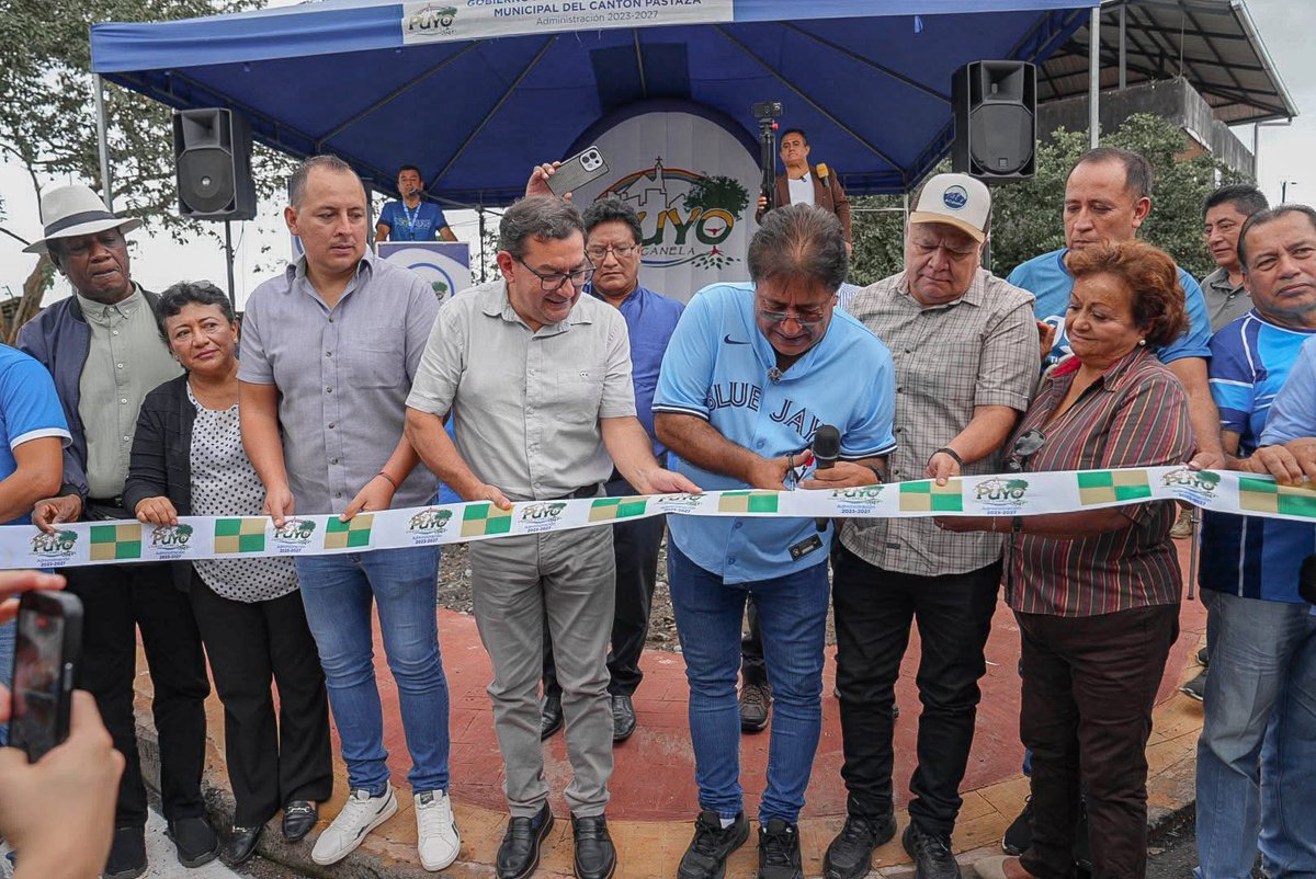 OswaldoVal14's tweet image. 👏🏼 Acompañamos al alcalde del cantón Pastaza Germán Flores Meza, en la entrega de la obra de alcantarillado pluvial, asfaltado, aceras y bordillos del barrio La Merced, una intervención emblemática que tiene como objetivo primordial mejorar la calidad de vida de sus habitantes.…