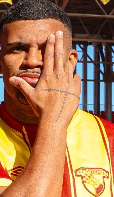 Bakımsız ve manikür yaptırmamış topçunun tutmama ihtimali yok vurduğun gol olsun yiğidim