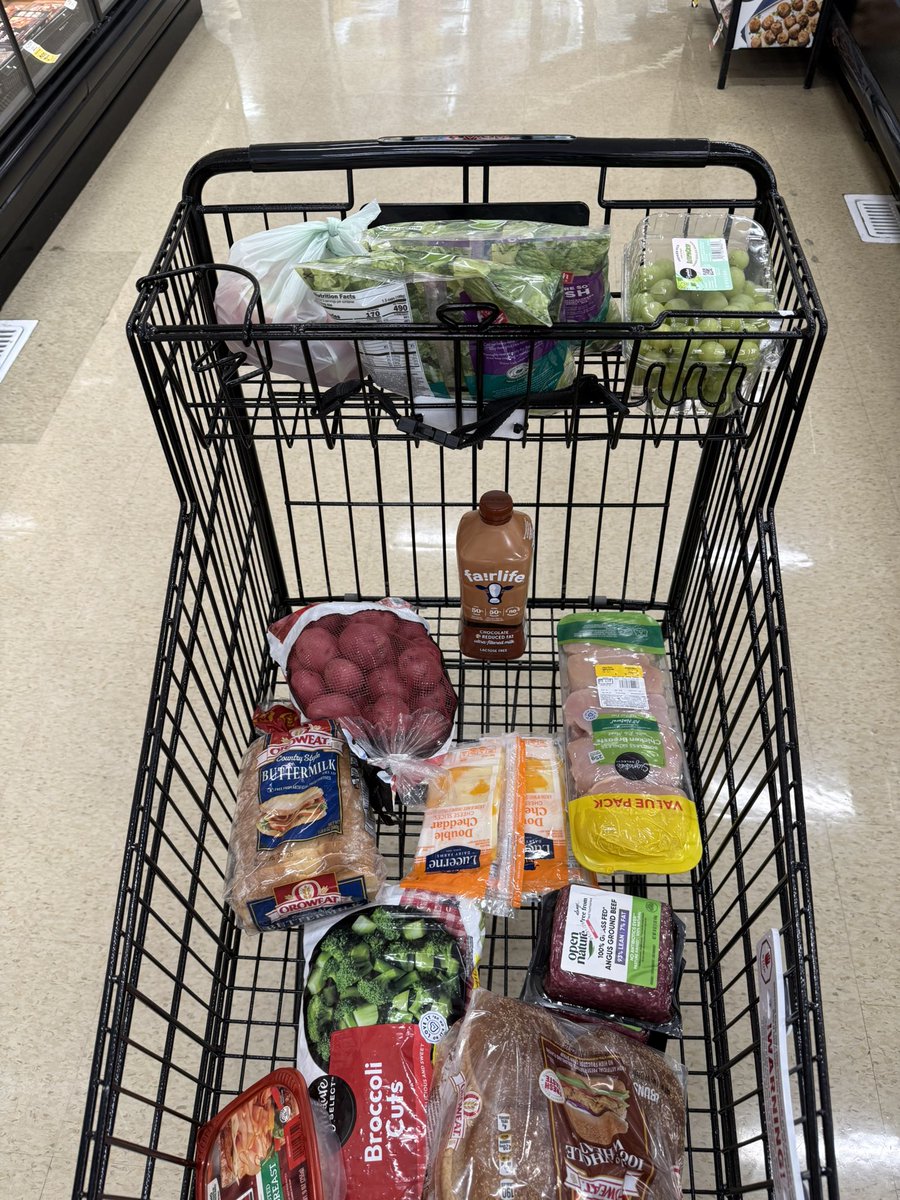 bpatera's tweet photo. @cj_jacks2215 is not messing around year 2 🙌🏽  #grocerystoregains @jim_mastro @NevadaFootball https://t.co/RAiEXraSMJ
