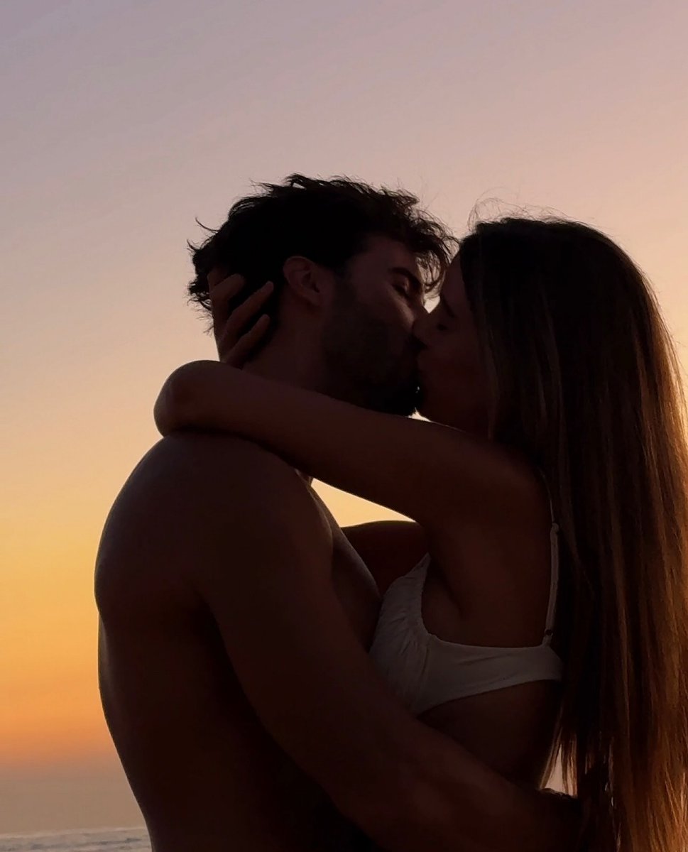 longbowski's tweet image. Você é o detalhe bonito que meu coração faz questão de notar todos os dias. Entre a pressa do mundo e os ruídos da vida, é em você que eu encontro calma, sentido e aquele sorriso silencioso que só o amor sabe dar. Você é a minha pessoa favorita 🤍