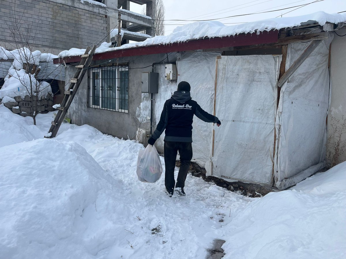 Ağrı Rahmet-Der
olarak yurt için ve yurt dışı yardımlarımız devam ediyor. 
#Ağrı Merkez Gıda dağıtımı devam ediyor..