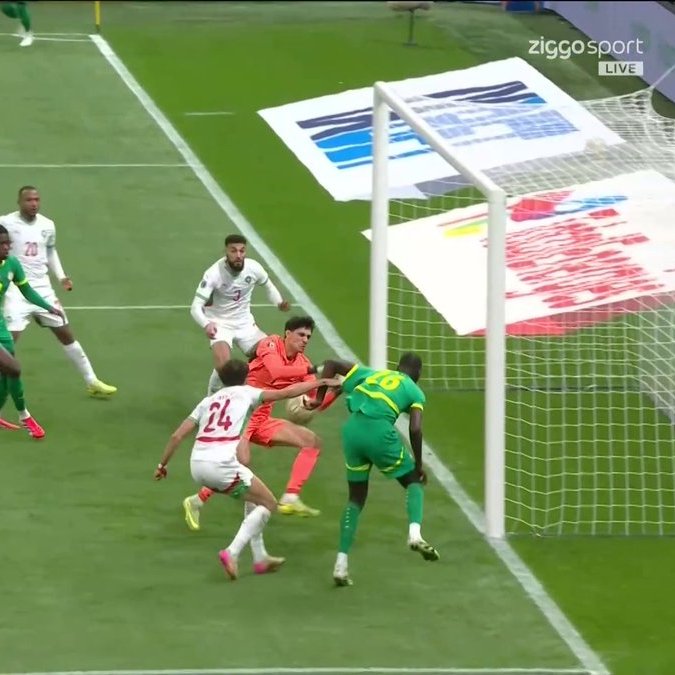 TotalFootball's tweet photo. 2 HUGE saves from Bono in opening 37 minutes #AFCONFinal https://t.co/jnufjjrN41