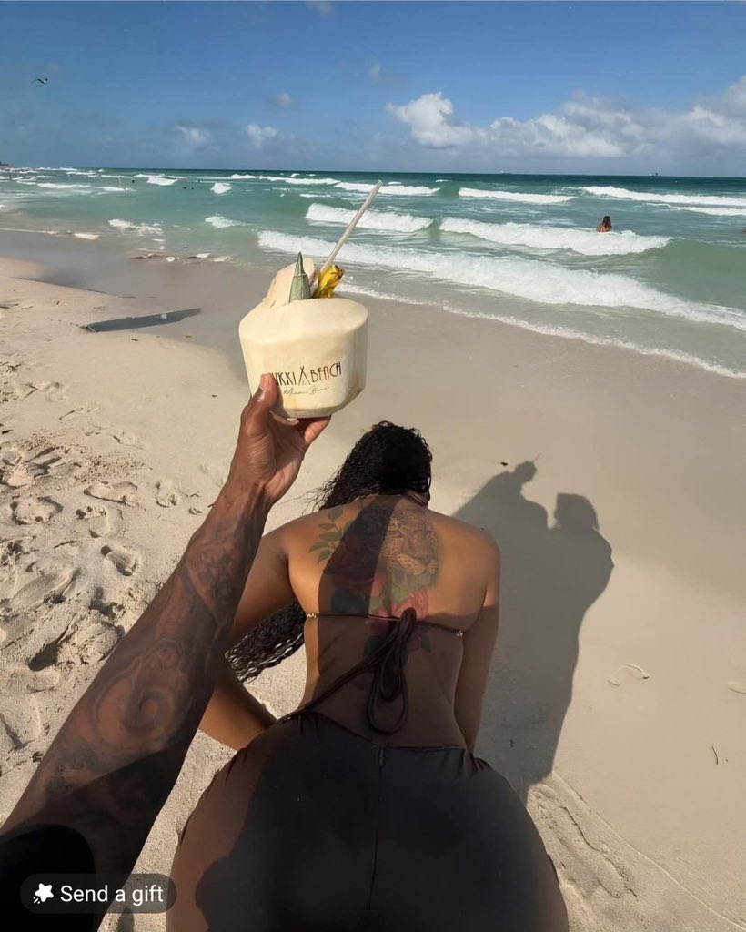 4orreall's tweet image. Trying to be overseas with my fine boo enjoying life🌴