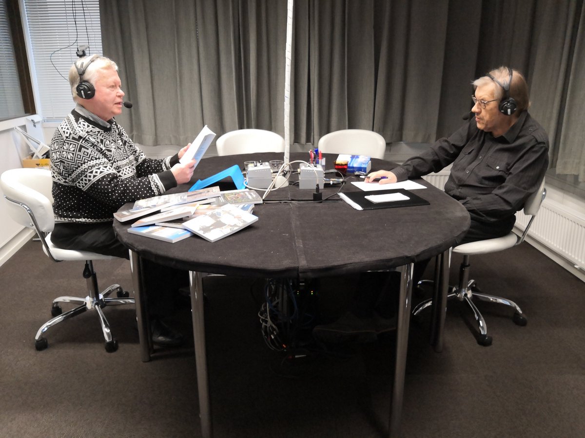 Leo Meller in memoriam

Pitkäaikainen ystäväni Leo Meller kuoli perjantai-iltana 16.1.2026 sairauden murtamana 83 vuoden iässä. Tämä kirjoitukseni on kunnianosoitus hänen muistolleen.

Leo oli erittäin karismaattinen kirjoittaja, puhuja ja armoitettu varojen kerääjä hyvin moniin