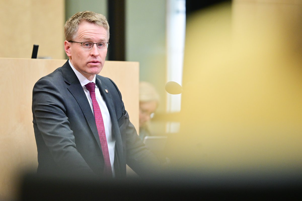 jannibal_'s tweet image. Ich möchte niemanden schockieren, doch die Äußerungen von Daniel Günther stellen keinen bloßen Ausrutscher dar und existieren auch nicht im Vakuum. Sie verkörpern vielmehr ein zentrales Merkmal der heutigen CDU/CSU, die sich zu einer postmodern-linken Partei gewandelt hat; einer,…