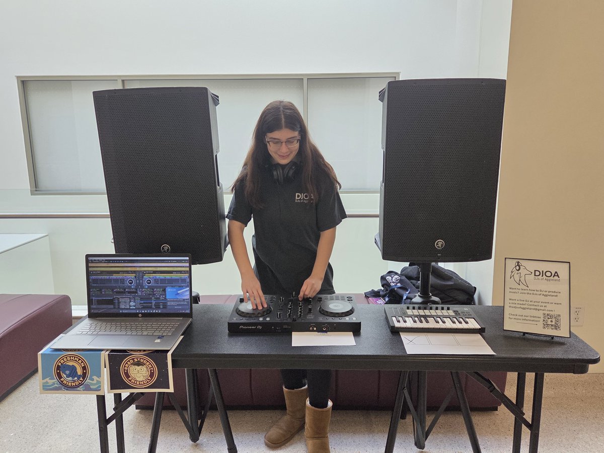 TheDJOA's tweet photo. Come visit us at the MSC Club Crawl. @EventHorizonM87 putting on a fire performance on the 2nd floor! 🔥🔥🔥 https://t.co/2cB4DSd2Fq