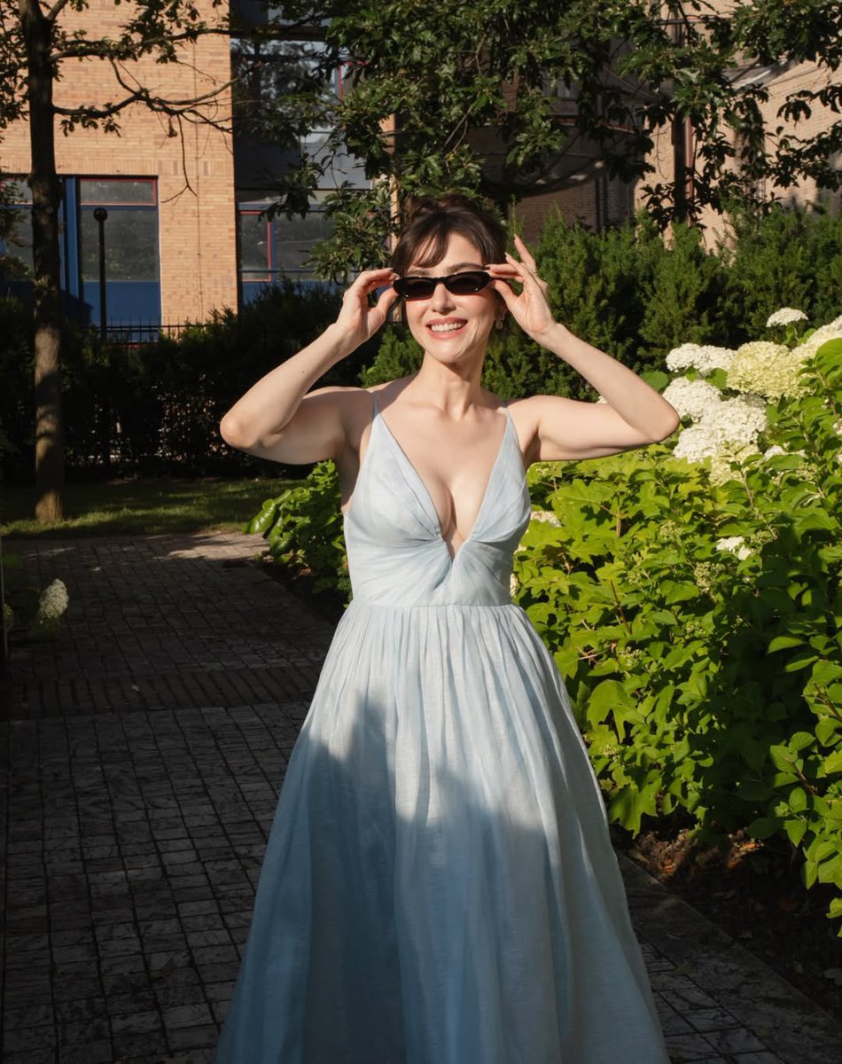Adoro il tuo accarezzare la vita con leggiadria cara #ÖzgeGürel 🌹💃👑🇮🇹