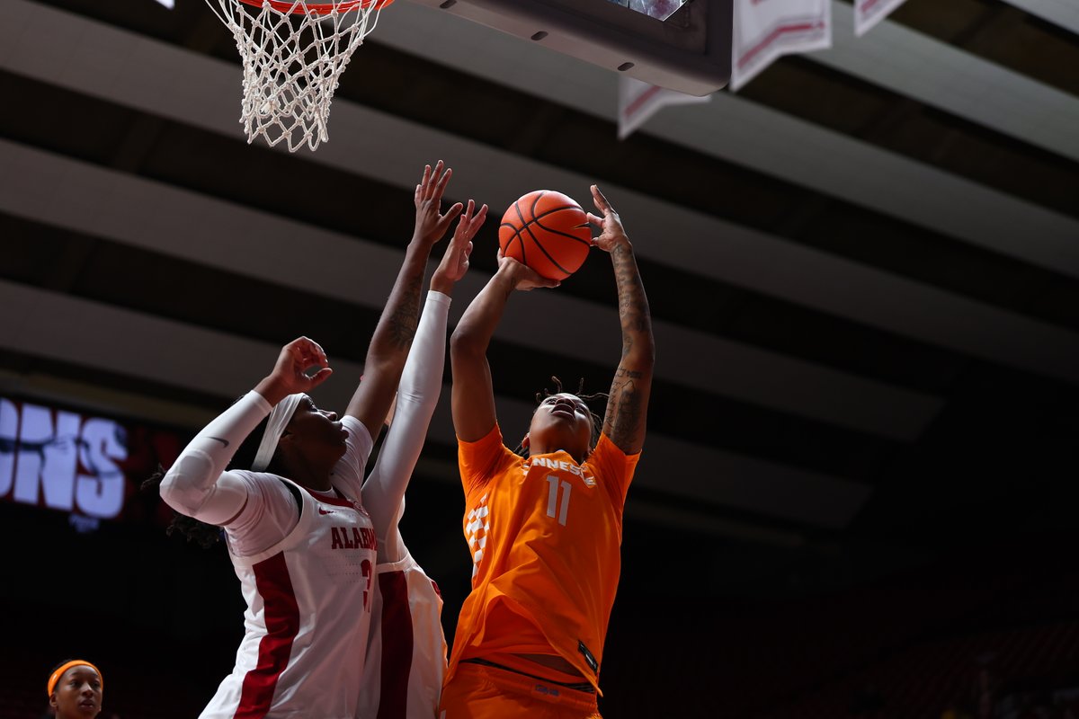 Heated On-Court Moment Forces Officials' Intervention in Tennessee Game