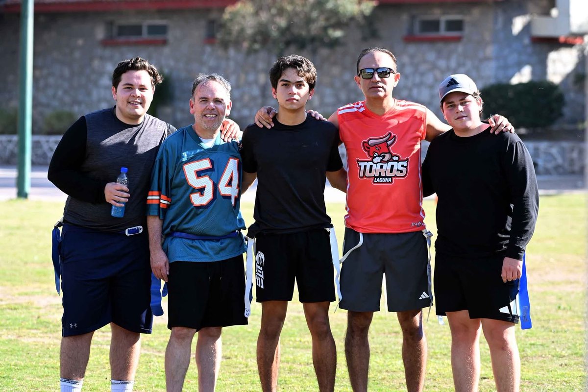 Excelente pica entre amigos de los medios de comunicación y del deporte, ya son 8 años del #MediaBowl