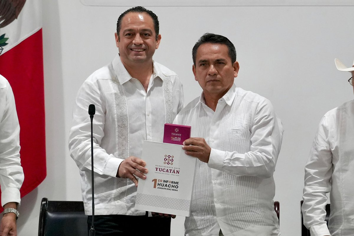 huachodiazmena's tweet photo. Esta mañana, Omar Pérez Avilés, Secretario General del @GobYucatan, entregó al Congreso del Estado nuestro Primer Informe, un ejercicio de transparencia que refleja un cambio profundo en la forma de gobernar: cercanía con la gente, presencia en los 106 municipios y un rumbo claro para Yucatán.