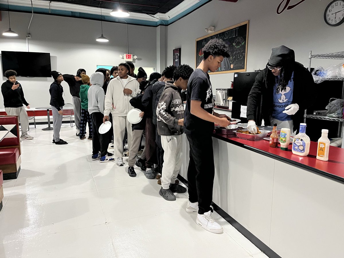 str8st's tweet image. Thank you Buffalo Wild Wings for our food last night. Blessed as Deputy Denas Brown shared the devotional for our Guys Night. Appreciate your continued prayers for Straight Street.