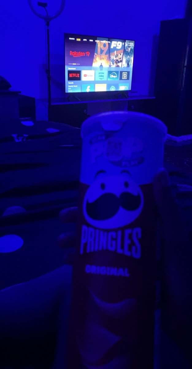 realree6's tweet photo. Nothing beats a chill evening 😊. Complete schedule,no left work to be done, no school to think of as a graduate, no relationship issues to worry about 😂😂…. Just you and your favorite snack and a good series🥹🥹. 
#happy https://t.co/u7Jqb3shgN