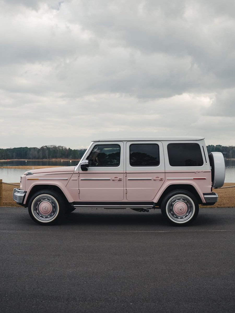 TheAutoHub's tweet photo. 1 of 50 Vintage G-Wagon https://t.co/YBWPTtTxoT