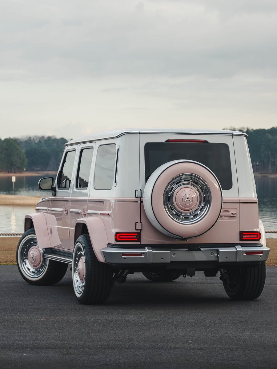 TheAutoHub's tweet photo. 1 of 50 Vintage G-Wagon https://t.co/YBWPTtTxoT