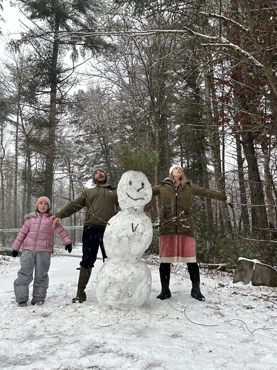AlleyRae87's tweet photo. @Jamiebower Vecna the snowman! https://t.co/M0vdvnwNdJ