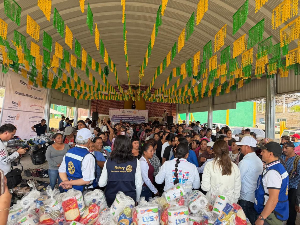 cursorinformat1's tweet image. #EnPuebla ‼️ La diputada del @PVEM_Puebla, @NormaPimentelMx con el Club Rotario de Lomas de Angelopolis, visitaron la comunidad de Xaltiangis, de Izúcar de Matamoros, para dar inicio a la jornada “Abrigando a un Amigo”, que brindar atención integral a las familias de la región.
