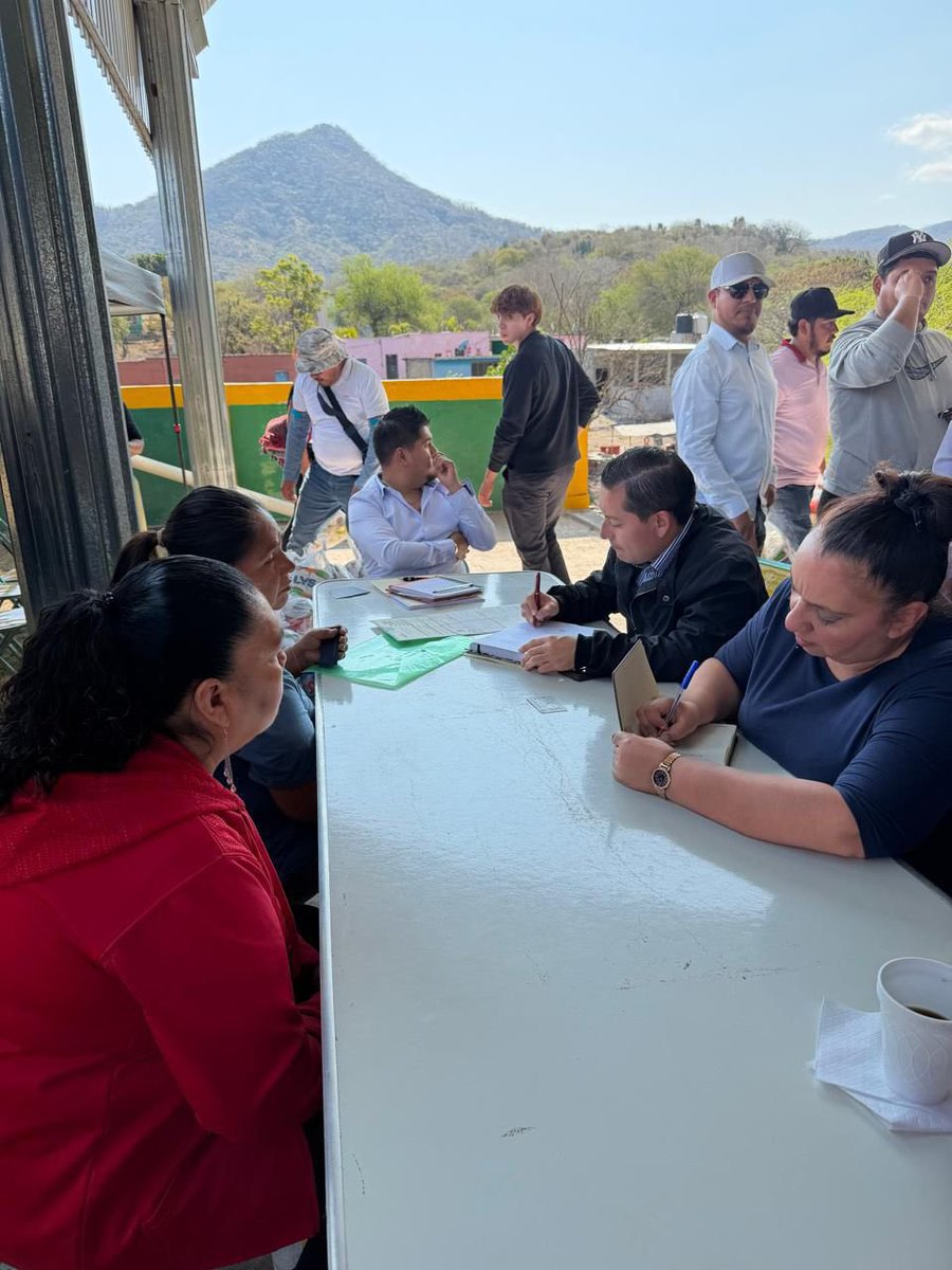 cursorinformat1's tweet image. #EnPuebla ‼️ La diputada del @PVEM_Puebla, @NormaPimentelMx con el Club Rotario de Lomas de Angelopolis, visitaron la comunidad de Xaltiangis, de Izúcar de Matamoros, para dar inicio a la jornada “Abrigando a un Amigo”, que brindar atención integral a las familias de la región.