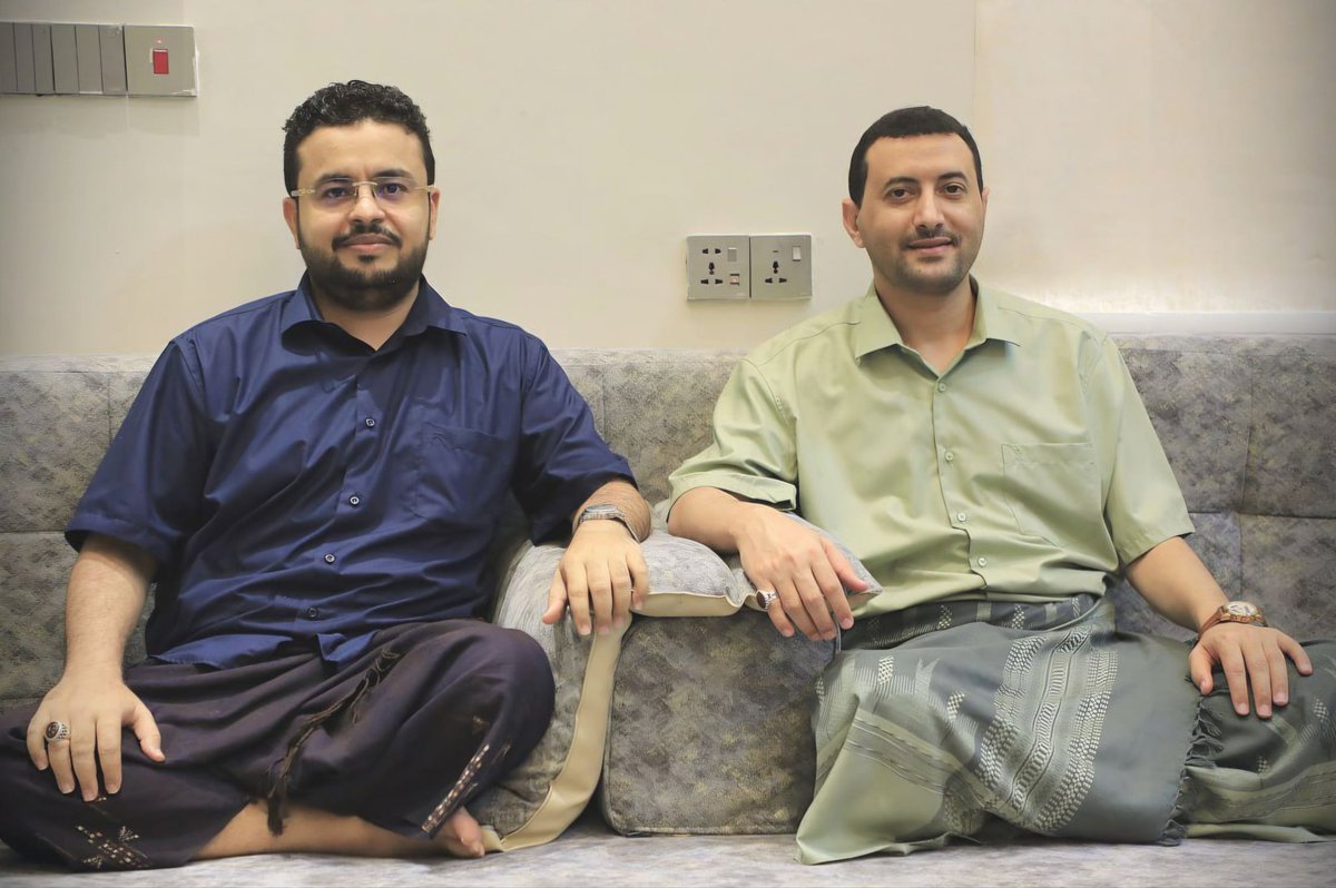 الأخ العزيز العميد يحيى سريع يبلغكم تحياته ويؤكد بأنه لا يملك حالياً أي حسابات على مواقع التواصل الاجتماعي باستثناء قناته الرسمية المعروفة على التليجرام فقط.

لذلك يرجى الانتباه والحذر من الحسابات المزورة والمنتحلة، وفي حال إنشاء حساب جديد له فسوف ننشره لكم في حينه ولكم التحية